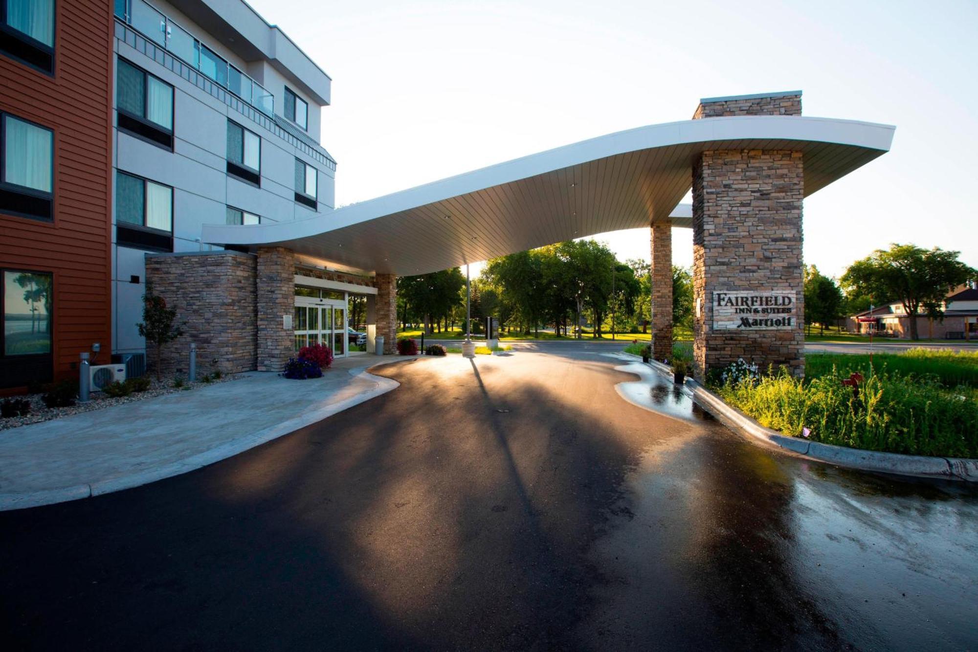 Fairfield Inn & Suites By Marriott Detroit Lakes Exterior photo